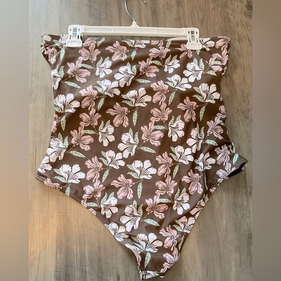 NWOT SHEIN Hawaiian Floral Print Strapless One Piece Swimsuit Bathing Suit - Picture 3 of 7